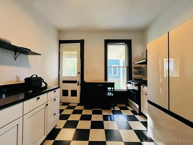 4 bed, 2.0 bath, 3010 sqft, $2,200 — Photo 4