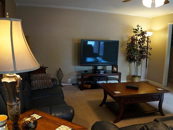 4th image of 1105 Resimont Cv