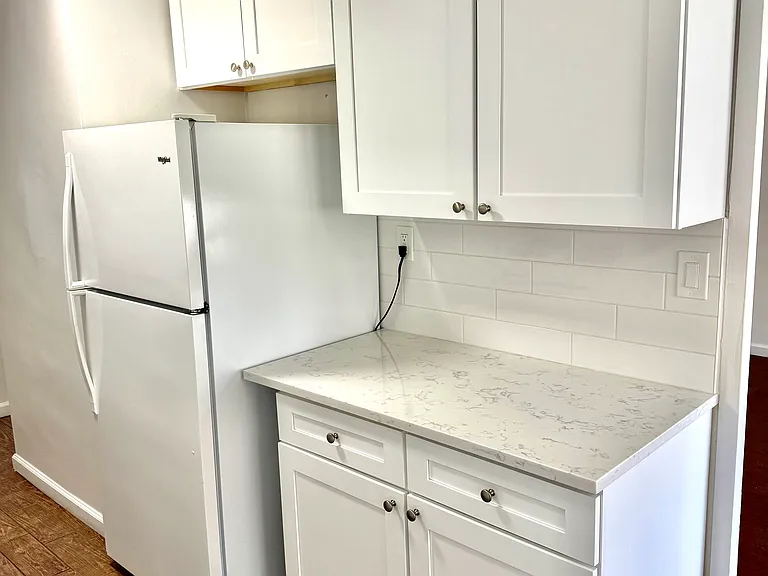 46 Davis Ave #2G — Photo 2