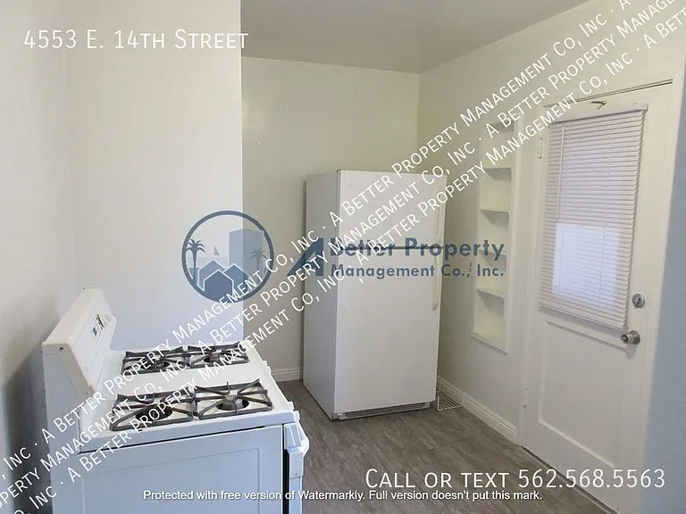 4553 E 14th St — Photo 4