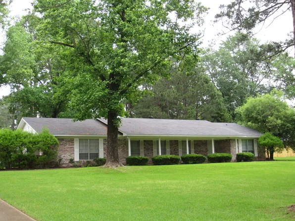 1710 E University St, Magnolia, AR 71753