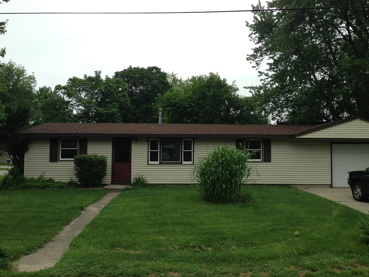 Large 3bd/1bth Single Family Home Near Caterpillar/Newtown Fitness — Photo 3