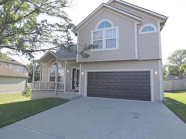 12413 Live Oak Cir, Peculiar, MO 64078