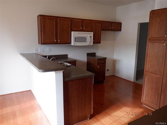 4th image of 8016 Creekside Village Dr