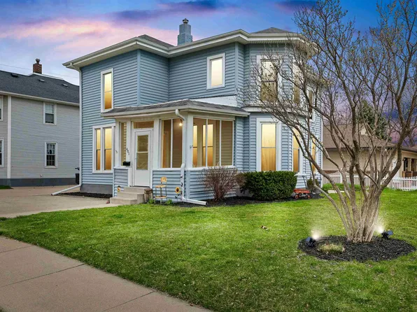 401 N Madison St, Manchester, IA 52057
