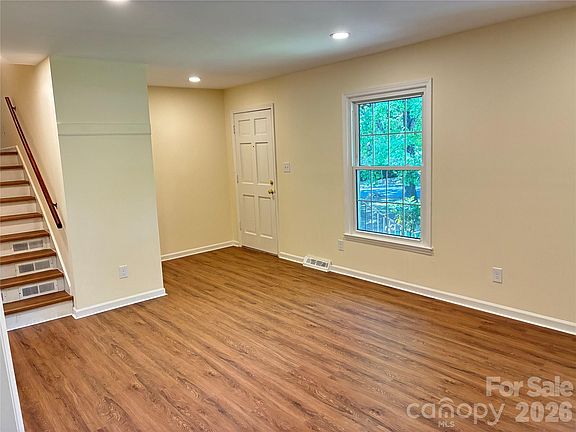 5th image of 1140 Fieldstone Rd