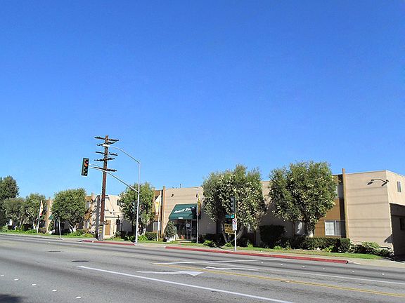 2nd image of 13444 Prairie Ave #403