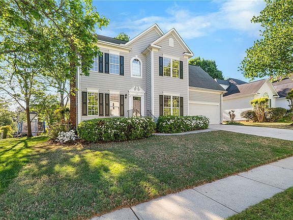 2nd image of 122 Misty Crest Cir