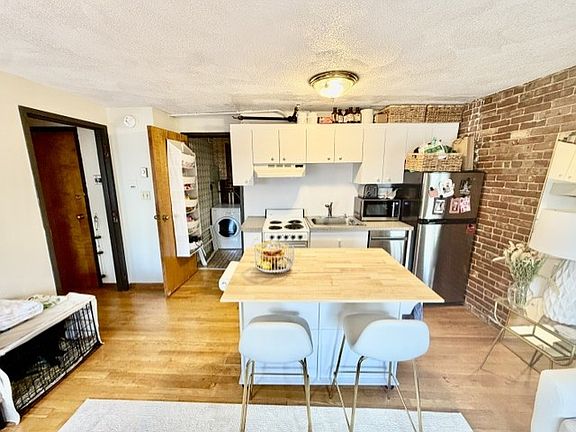 4th image of 8 Harris St APT 4