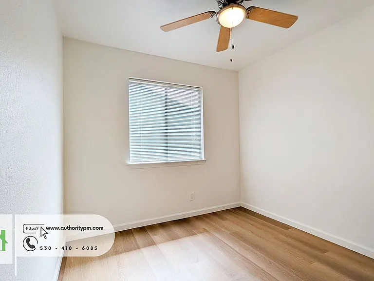 1027 Goodview Way — Photo 11