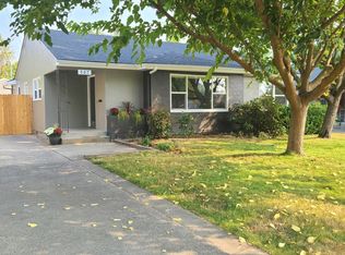 507 NE Dean Dr, Grants Pass, OR 97526