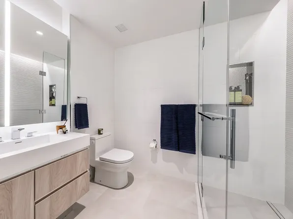 555 W 43rd St, New York, NY