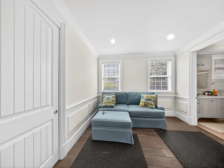 4533 Farmdale Ave — Photo 45