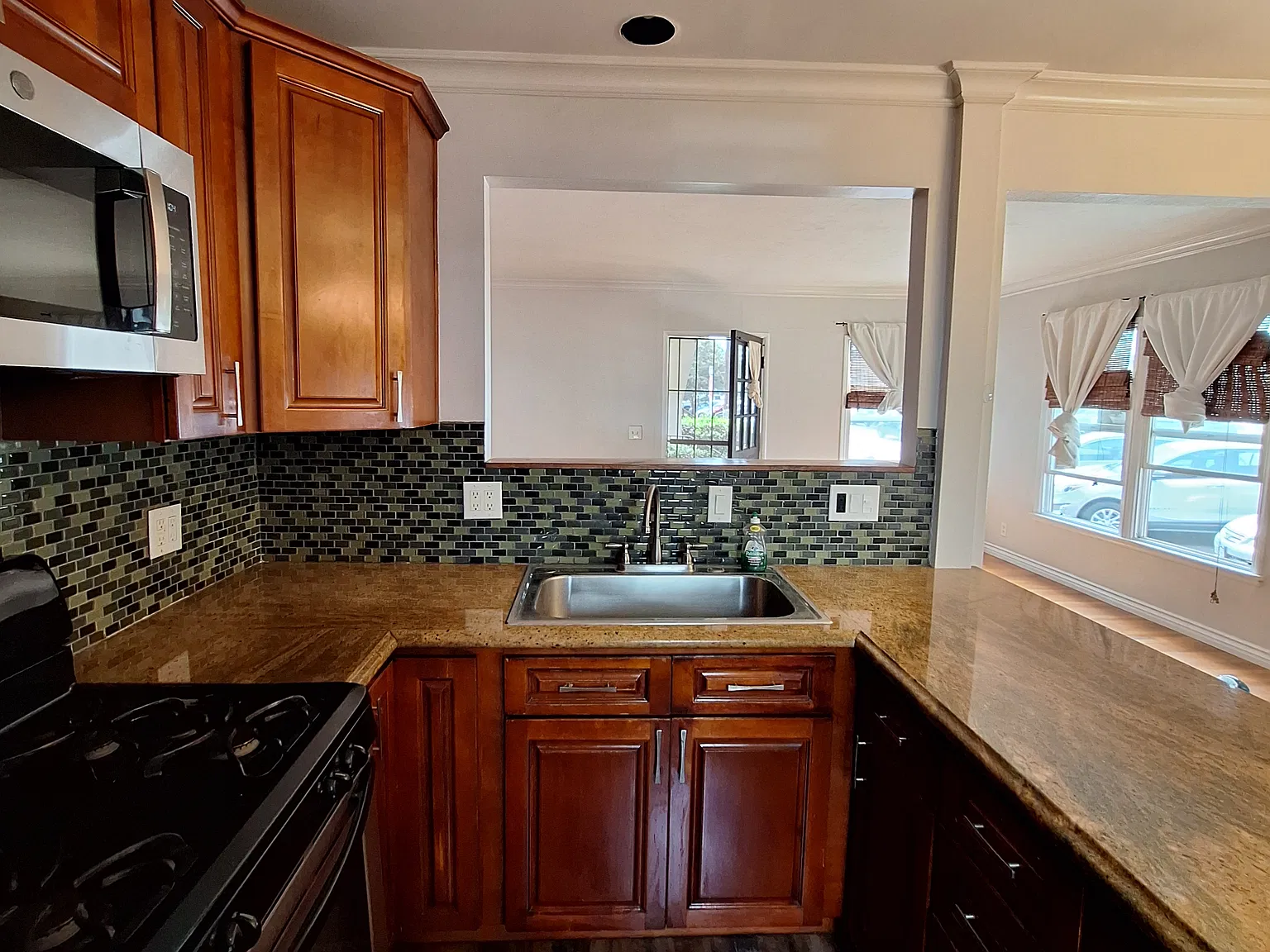 208 Esperanza Ave — Photo 3
