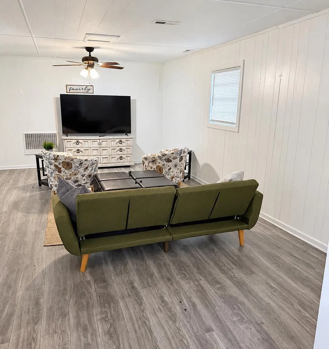 3 bed, 1.5 bath, 1243 sqft, $2,500 — Photo 2