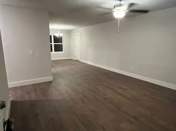 5 Chickasaw Cir, Chickasaw, AL 36611