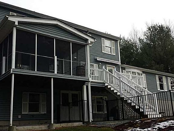 3rd image of 590 Maureen Cir