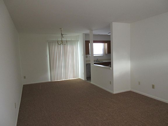 3rd image of 92 Stockton Ct
