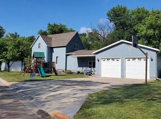 742 N Division St, Warren, MN 56762