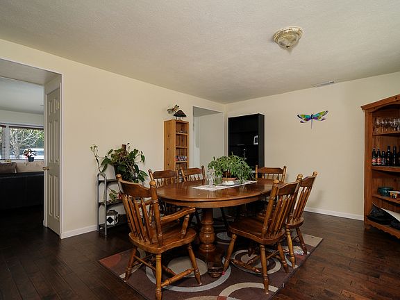 5th image of 8618 Stehlin Ave
