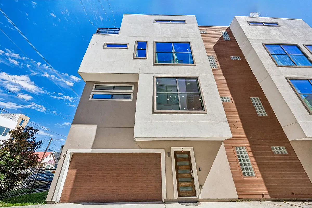 3 bed, 5.0 bath, 2529 sqft, $3,800 — Photo 1