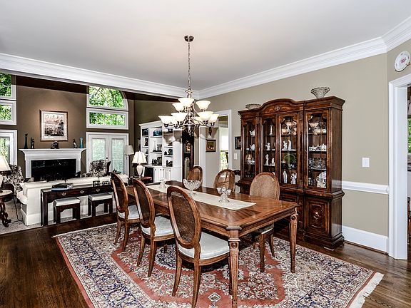 4th image of 4561 Fountain Dr NE