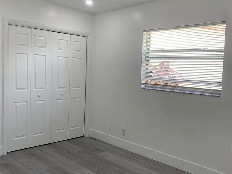 4005 NW 76th Ave — Photo 36
