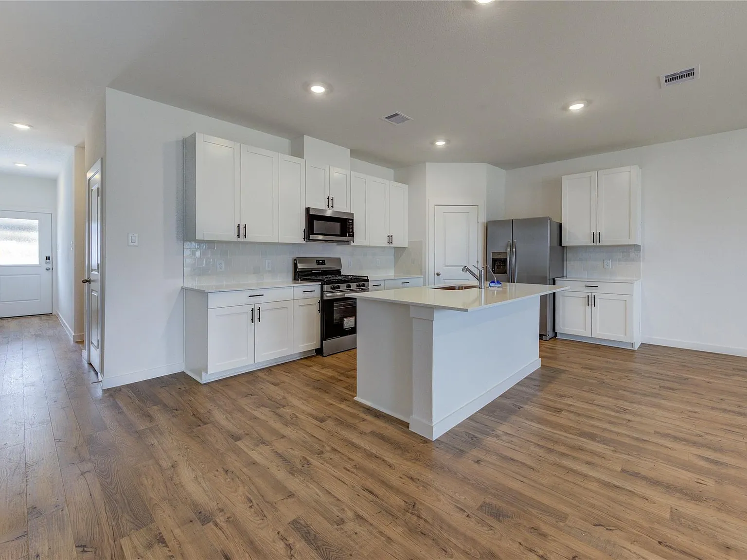4 bed, 2.5 bath, 2054 sqft, $2,250 — Photo 4