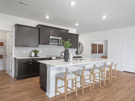 3rd image of 10526 N Beaverhead Rd