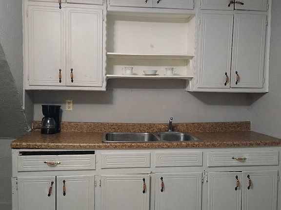 5th image of 108 N Hogan St APT B