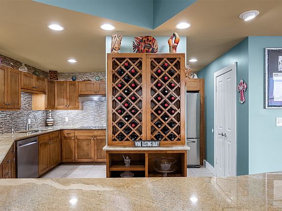 5th image of 411 W 7th St APT 806