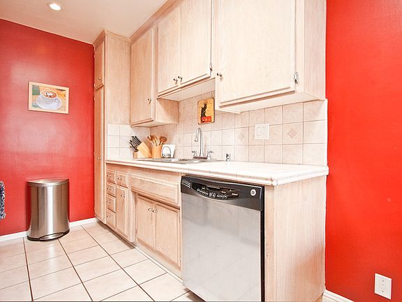 5th image of 423 Pier Ave APT 5