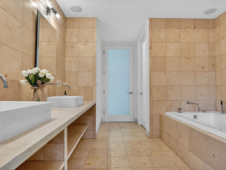 612 N Bedford Dr — Photo 21