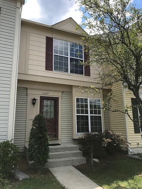 Front of home on cul de sac