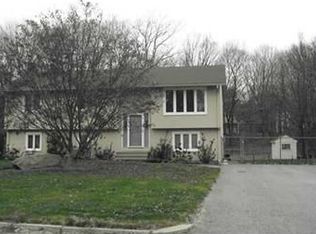 38 Gaglione Ct, Cranston, RI 02921