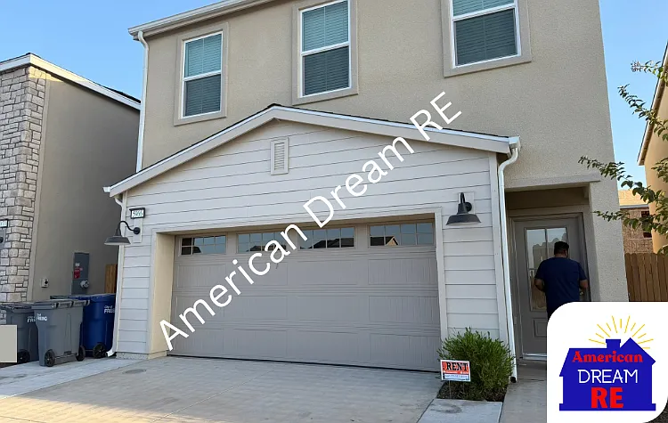 4 bed, 2.5 bath, 2116 sqft, $3,000 — Photo 1