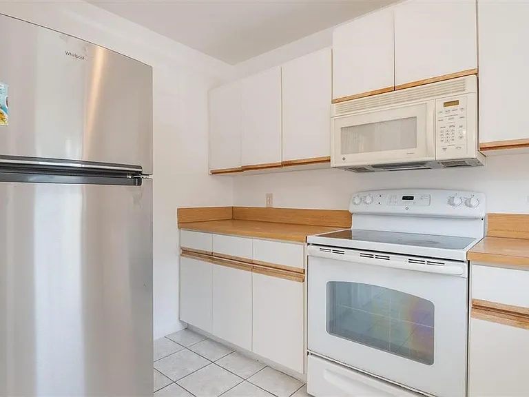 1815 Michigan Ave #C — Photo 8