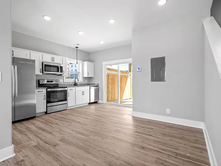 106 Cooper Pl — Photo 17