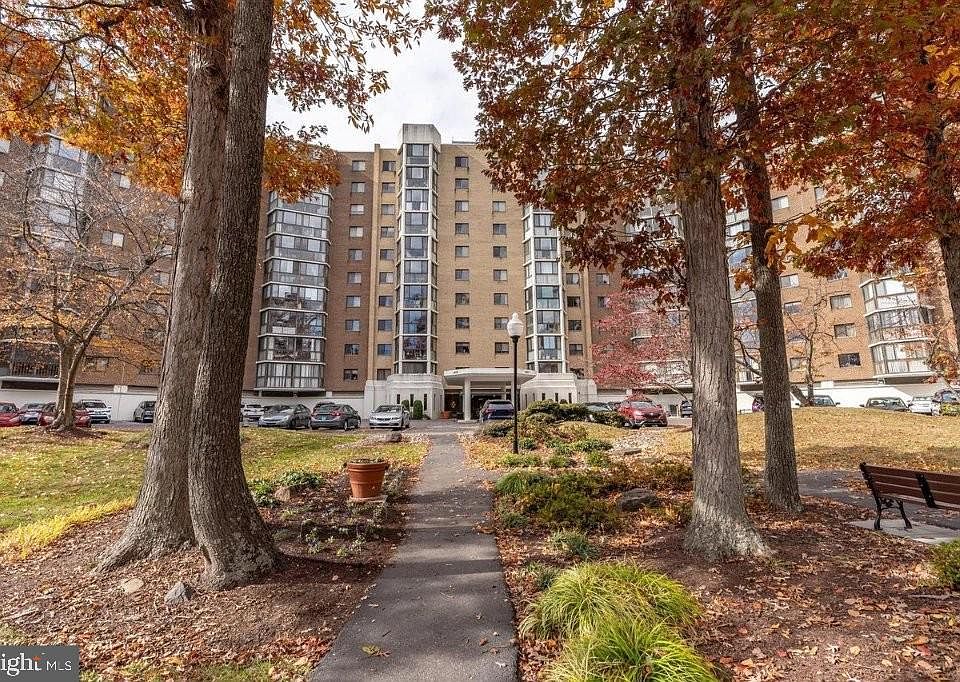 1st image of 15101 Interlachen Dr #1-124