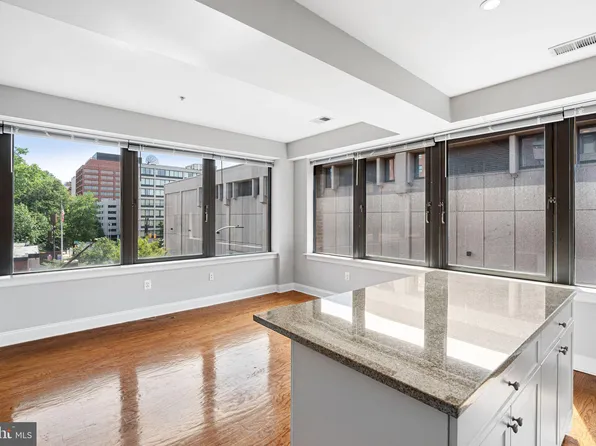 125 N 4th St #301, Philadelphia, PA 19106