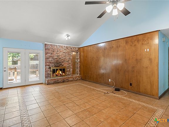 4th image of 102 Chaparral St