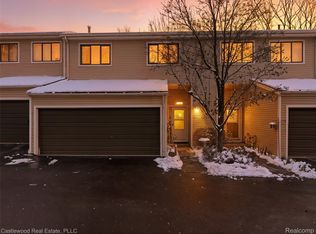 5868 Shore Ct, Clarkston, MI 48346