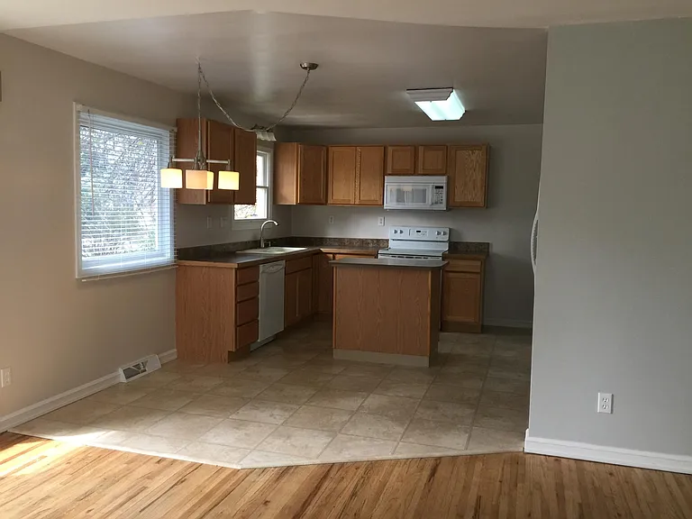 117 29th Ave NE — Photo 9