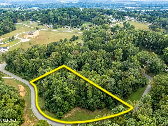 2nd image of 218 Quiet River Ln