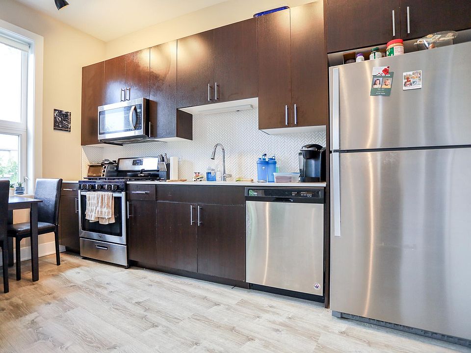1st image of 934 W Belle Plaine Ave #306