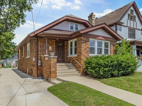 1232 Camp Ave, Rockford, IL 61103