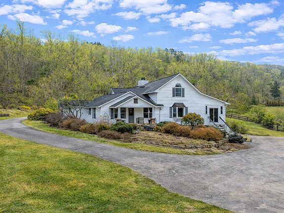 3rd image of 2210 Mountain Grove Rd