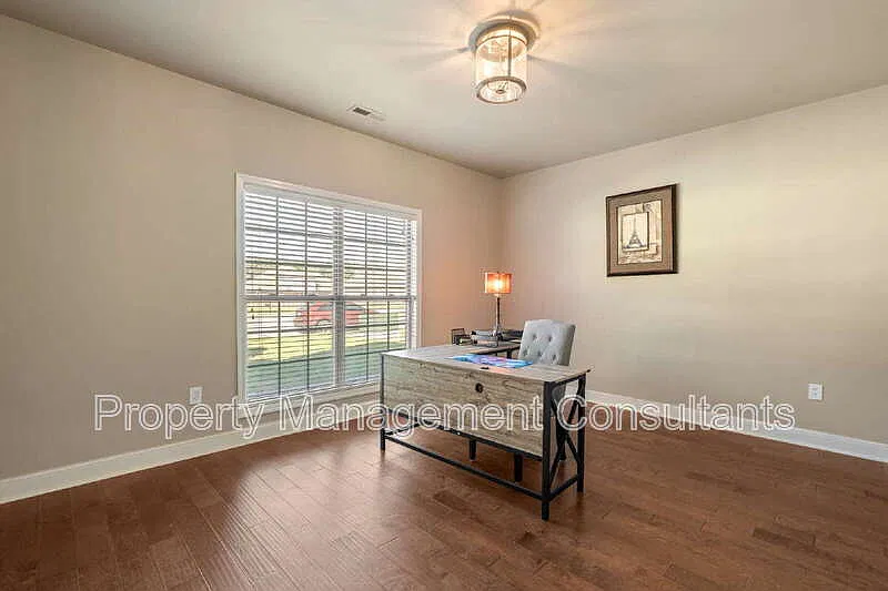4 bed, 3.5 bath, 3375 sqft, $4,000 — Photo 3