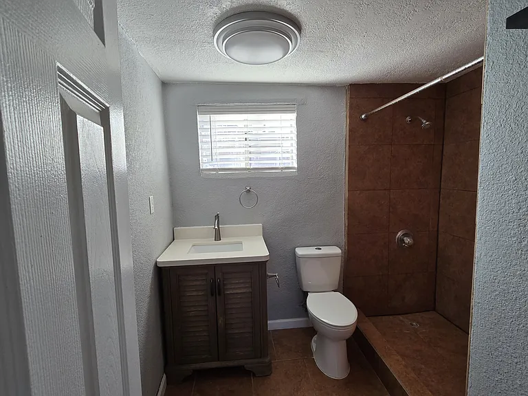 1412 N Campbell St — Photo 7