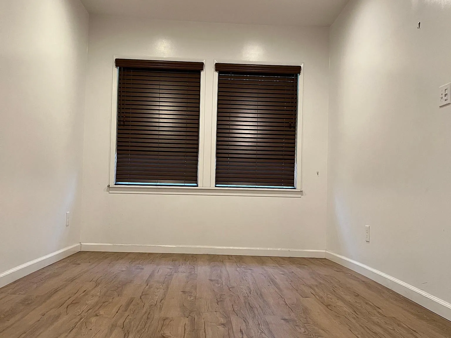 1717 Morton Ave — Photo 3